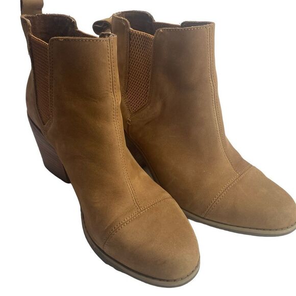 TOMS EVERLY Wm’s Sz 8.5 Tan Oiled Nubuck Leather Pull On Chelsea Bootie Boots - Picture 1 of 7